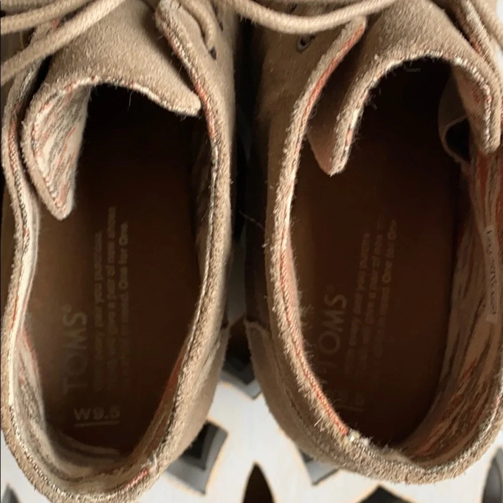 NWOT Toms tan platforms size 9.5​